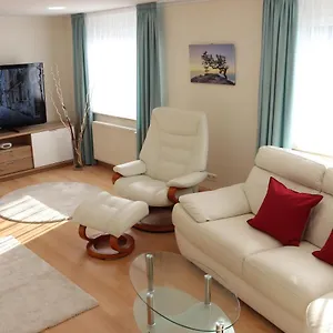 Ferienhaus Liebevoll Renoviertes Haus Mit Großem Garten In